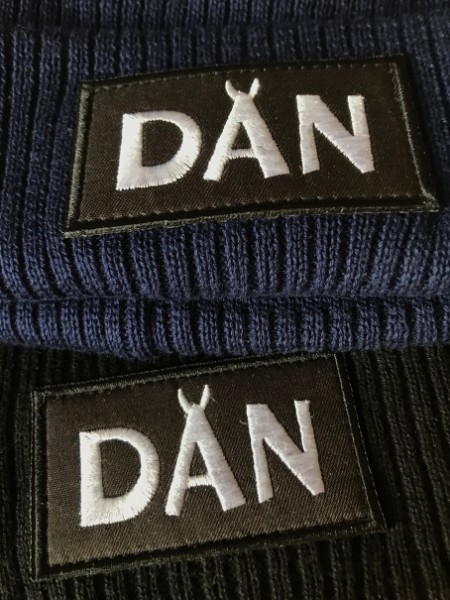 Détail écusson bonnet Dan